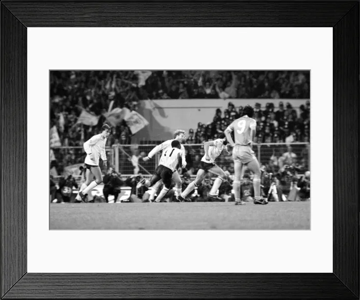 Framed Print : Spurs celebrate thir goal through Ricardo Villa. 14th May 1981 Framed Print : Spurs celebrate thir goal through Ricardo Villa. 14th May 1981