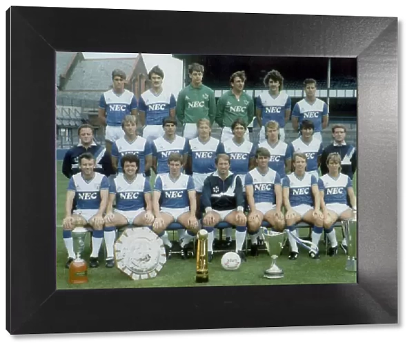 The successful 1985 Everton team pose for a group phototgraph with their manager Howard