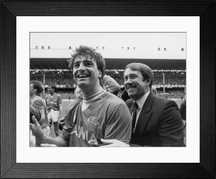 Framed Print : Everton manager Howard Kendall and Kevin Ratcliffe acknowledge the applause of the fans Framed Print : Everton manager Howard Kendall and Kevin Ratcliffe acknowledge the applause of the fans