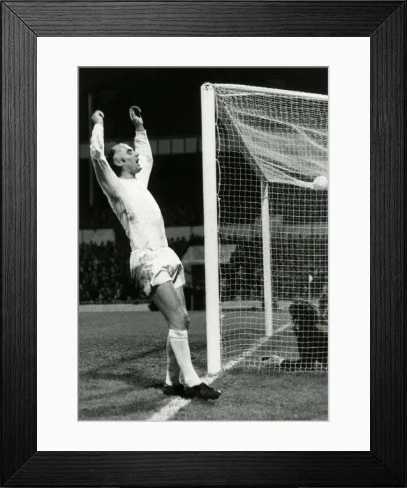 Framed Print : UEFA Cup first leg, third round. Tottenham Hotspur 2 v Red Star Belgrade 0 Framed Print : UEFA Cup first leg, third round. Tottenham Hotspur 2 v Red Star Belgrade 0