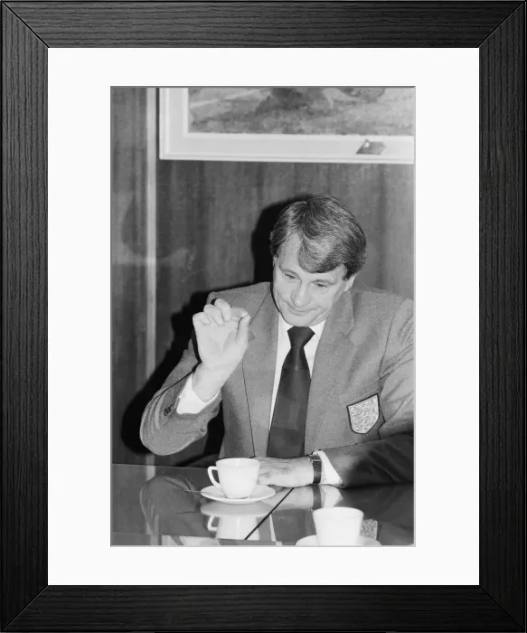 Framed Print : England manager Bobby Robson speaks at a press conference before his team Framed Print : England manager Bobby Robson speaks at a press conference before his team