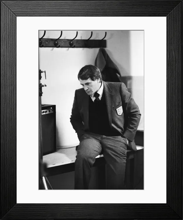 Framed Print : England manager Bobby Robson in the dressing room after his side Framed Print : England manager Bobby Robson in the dressing room after his side