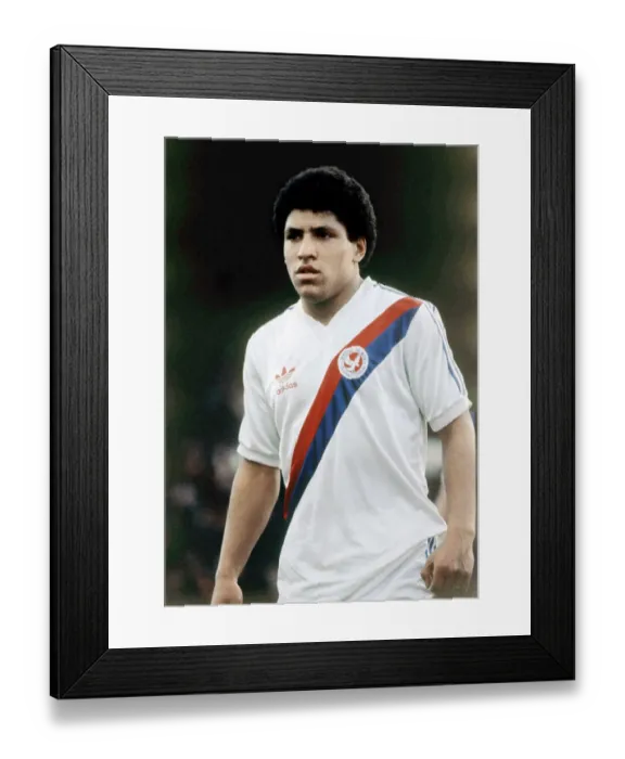 Framed Print : Tony Sealey Crystal Palace football player 1979-1983, pictured circa March 1981