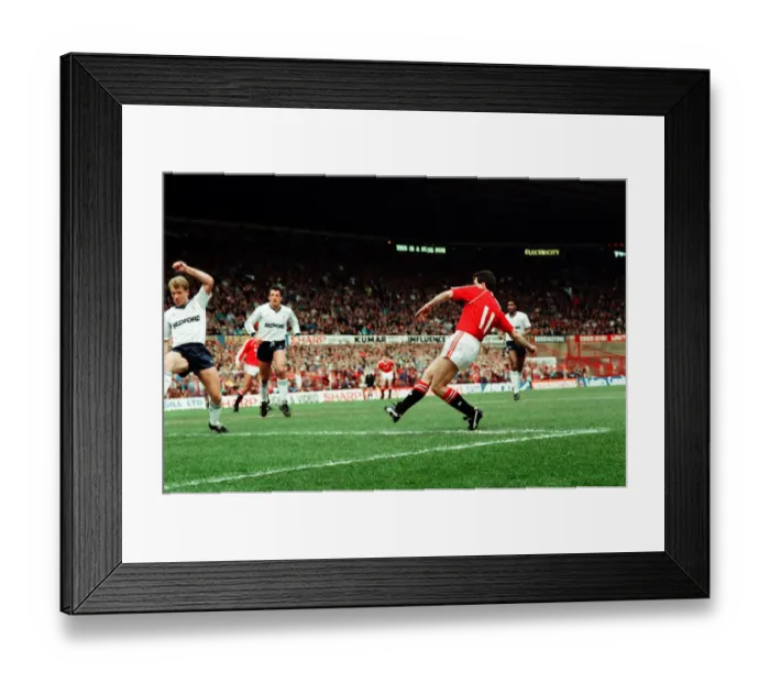 Framed Print : Manchester United 2 v. Luton Town 0. Division 1. Left winger Ralph Milne