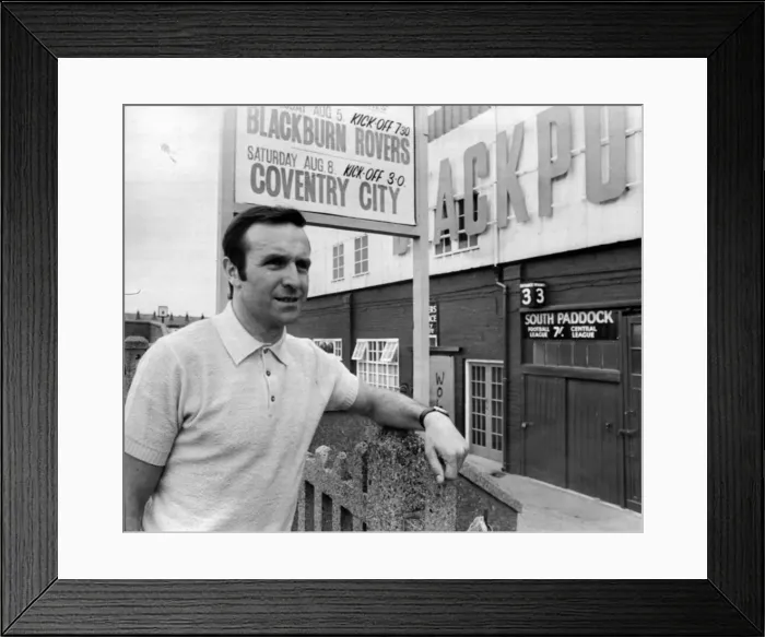 Framed Print : Jimmy Armfield football player captain Blackpool FC pictured outside Bloomfield Road Framed Print : Jimmy Armfield football player captain Blackpool FC pictured outside Bloomfield Road
