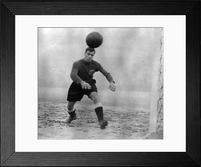Framed Print : George Farm Blackpool Goalkeeper 1948 - 1960, pictured in action November 1948 Framed Print : George Farm Blackpool Goalkeeper 1948 - 1960, pictured in action November 1948