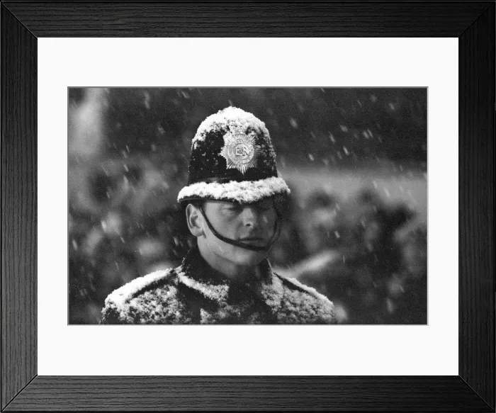 Framed Print : English League Division One match at Highbury, abandoned due to heavy snow Framed Print : English League Division One match at Highbury, abandoned due to heavy snow