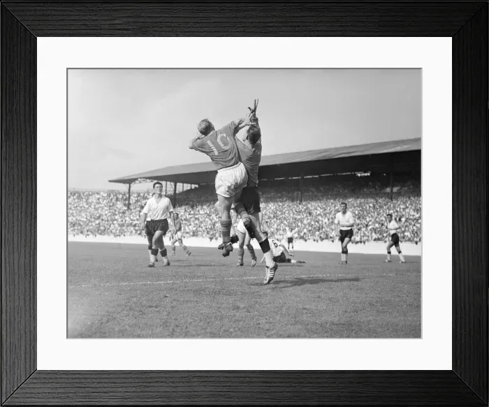 Framed Print : English League Division One match. Leeds United 2 v Burnley 3