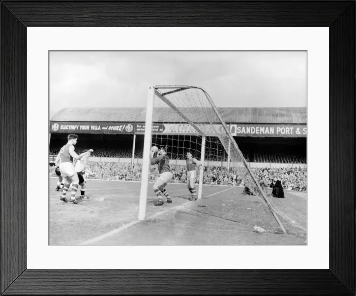 Framed Print : Burnley v Fulham 1962 FA Cup Semi Final Burnley keeper saves the ball from a point Framed Print : Burnley v Fulham 1962 FA Cup Semi Final Burnley keeper saves the ball from a point