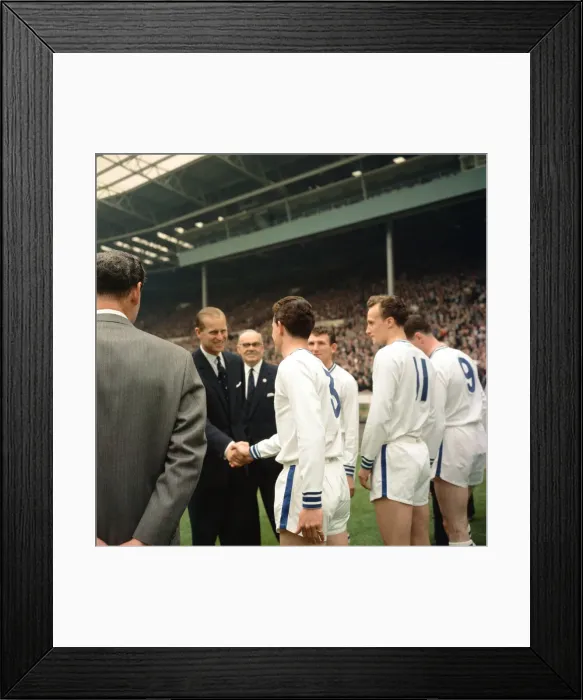 Framed Print : FA Cup Final 1963. Manchester United 3 v. Leicester City 1. 25th May 1963 Framed Print : FA Cup Final 1963. Manchester United 3 v. Leicester City 1. 25th May 1963