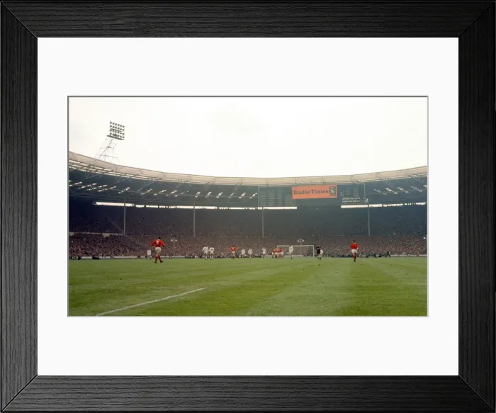 Framed Print : FA Cup Final 1963. Manchester United 3 v. Leicester City 1. 25th May 1963 Framed Print : FA Cup Final 1963. Manchester United 3 v. Leicester City 1. 25th May 1963