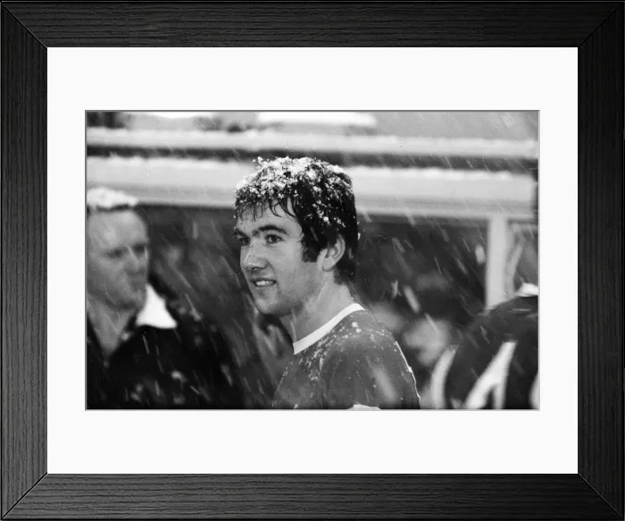 Framed Print : English League Division One match at Highbury, abandoned due to heavy snow Framed Print : English League Division One match at Highbury, abandoned due to heavy snow
