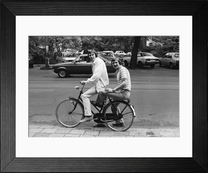 Framed Print : Ipswich Town, morning after winning UEFA Cup. Arnold Muhren (l Framed Print : Ipswich Town, morning after winning UEFA Cup. Arnold Muhren (l