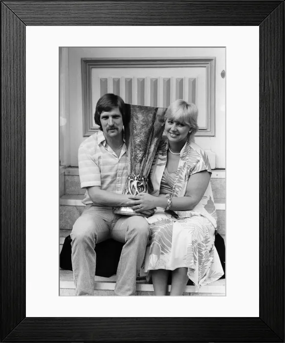 Framed Print : Ipswich Town, morning after winning UEFA Cup. Frans Thijssen Framed Print : Ipswich Town, morning after winning UEFA Cup. Frans Thijssen