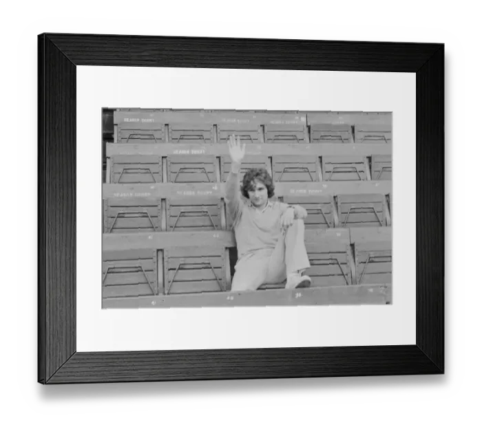 Framed Print : Charlton Athletics Danish international Allan Simonsen waves goodbye to the club