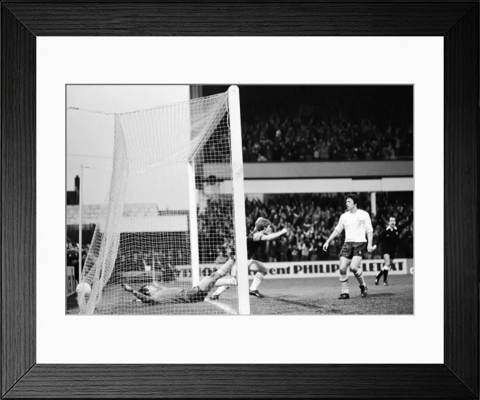 Framed Print : West Ham United v Tottenham Hotspur league match at Upton Park 1st January 1983 Framed Print : West Ham United v Tottenham Hotspur league match at Upton Park 1st January 1983