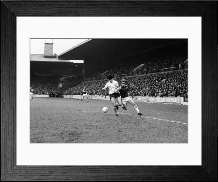 Framed Print : West Ham United v Tottenham Hotspur league match at Upton Park 1st January 1983 Framed Print : West Ham United v Tottenham Hotspur league match at Upton Park 1st January 1983