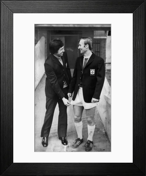 Framed Print : Gordon Banks (left) shares a joke with Stoke City team mate Peter Dobing as the squad get