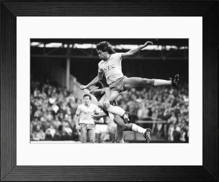 Framed Print : English League Division One match at Upton Park. West Ham United 2 v Everton 1 Framed Print : English League Division One match at Upton Park. West Ham United 2 v Everton 1