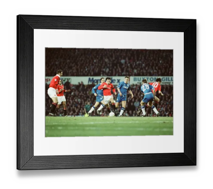 Framed Print : Manchester United v Everton League match at Old Trafford 22nd January 1994