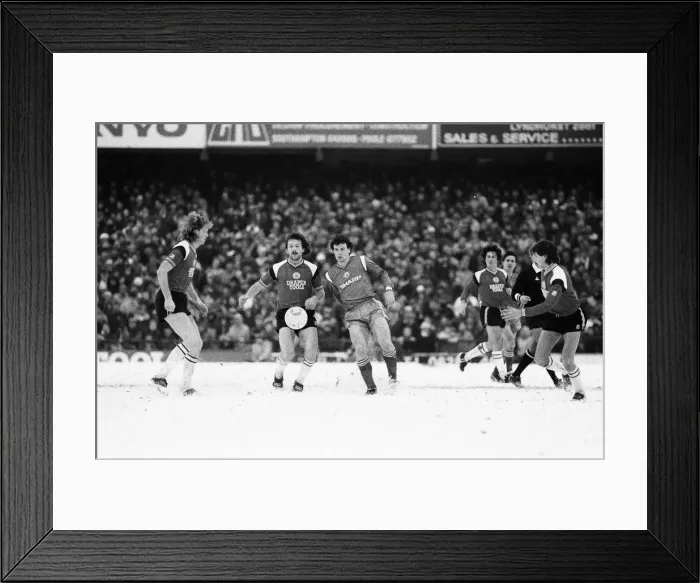 Framed Print : English League Division One match at The Dell. Southampton 1 v Manchester United 0 Framed Print : English League Division One match at The Dell. Southampton 1 v Manchester United 0