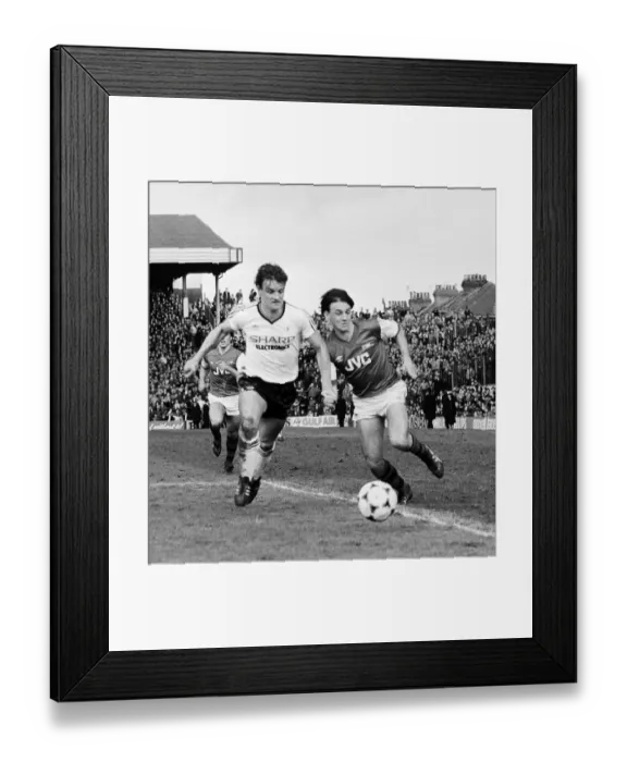 Framed Print : English League Division One match at Highbury. Arsenal 3 v Manchester United 0 Framed Print : English League Division One match at Highbury. Arsenal 3 v Manchester United 0