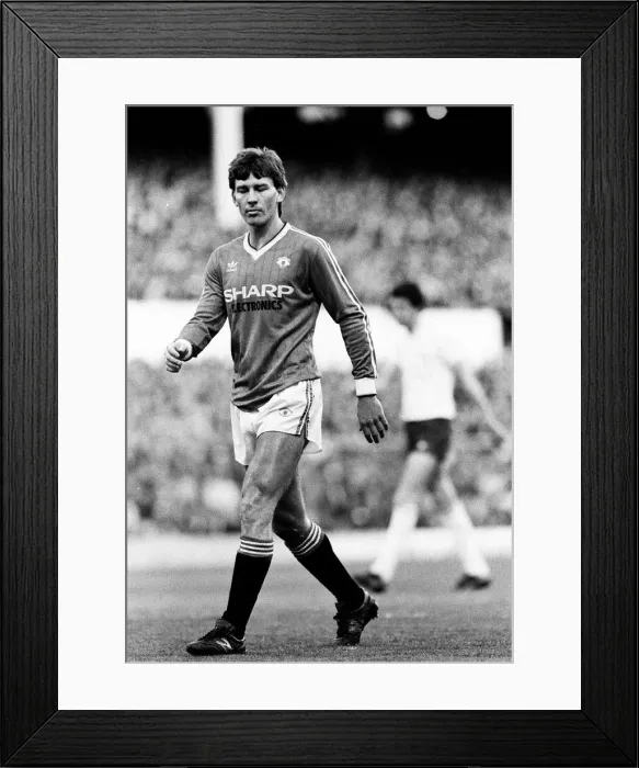 Framed Print : English League Division One match at White Hart Lane. Tottenham Hotspur 2 v Framed Print : English League Division One match at White Hart Lane. Tottenham Hotspur 2 v