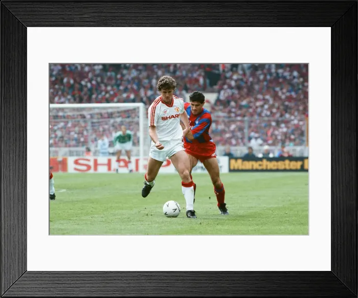 Framed Print : FA Cup Final at Wembley Stadium. Crystal Palace 3 v Manchester United 3