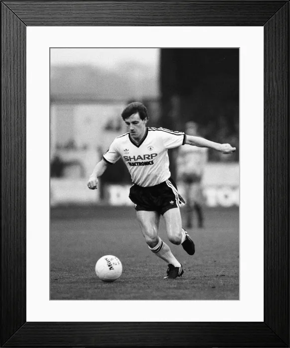 Framed Print : English League Division One match at Vicarage Road. Watford 0 v Manchester United 1 Framed Print : English League Division One match at Vicarage Road. Watford 0 v Manchester United 1
