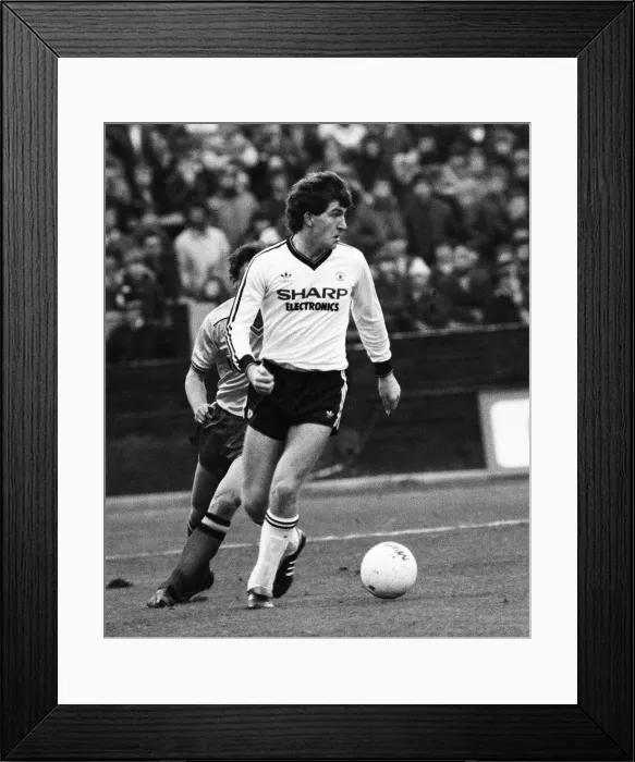 Framed Print : English League Division One match at Vicarage Road. Watford 0 v Manchester United 1 Framed Print : English League Division One match at Vicarage Road. Watford 0 v Manchester United 1