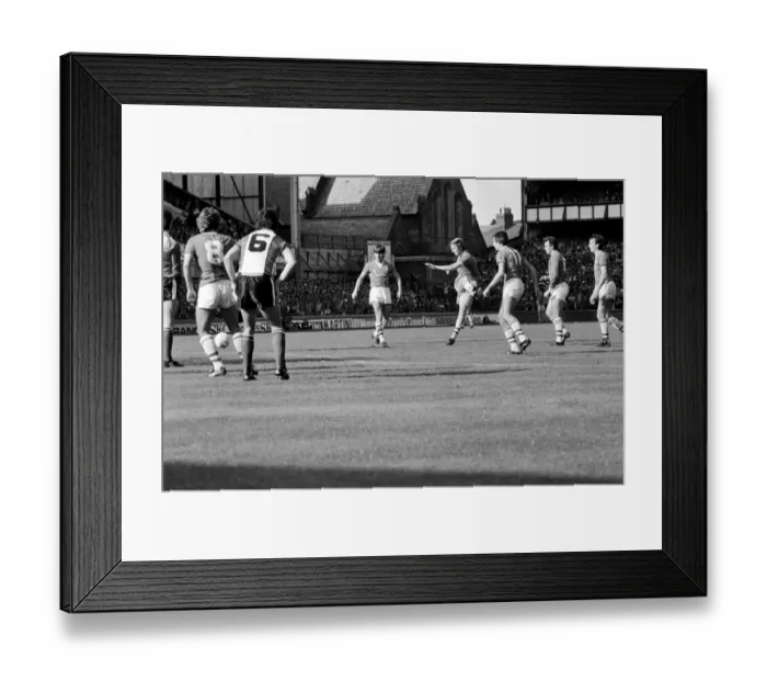 Framed Print : Everton v. Southampton. 22nd September 1984 Action from the one two draw between