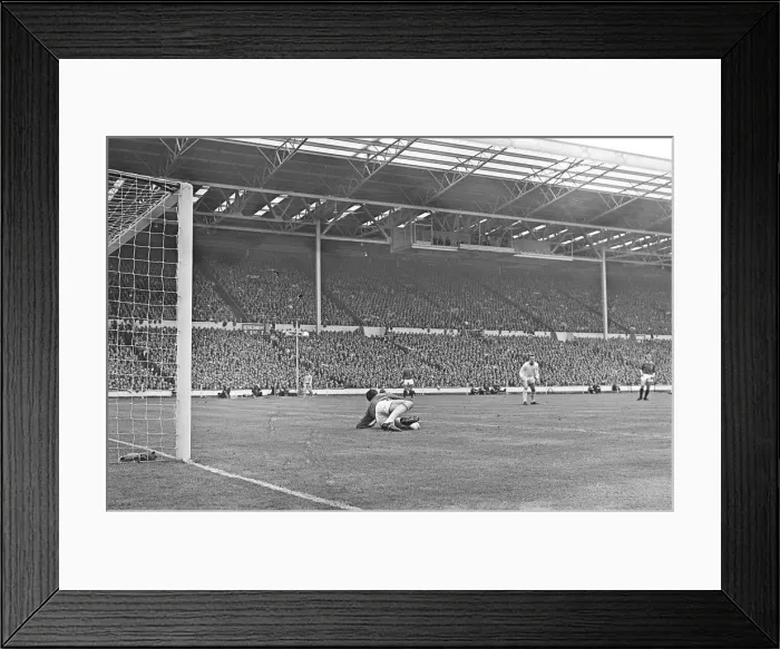 Framed Print : Leicester City 1-3 Manchester United 1963 FA Cup Final 25 / 5 / 1963 Framed Print : Leicester City 1-3 Manchester United 1963 FA Cup Final 25 / 5 / 1963