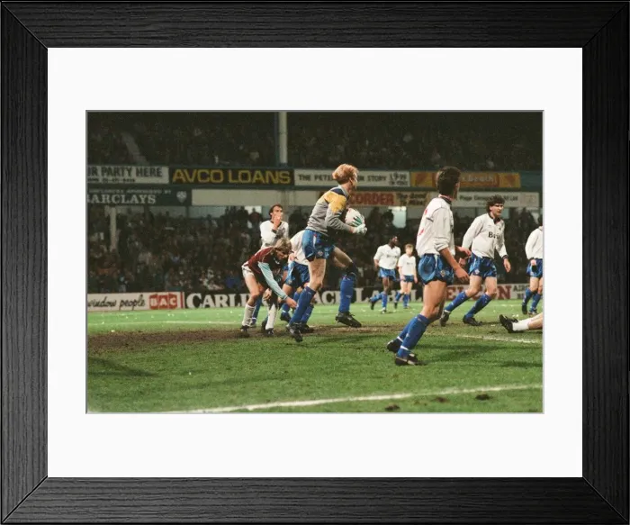 Framed Print : Littlewoods Cup replay. West Ham 3 v Oldham Athletic 0. 7th March 1990