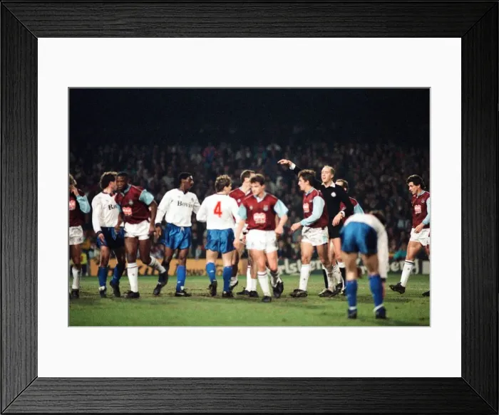 Framed Print : Littlewoods Cup replay. West Ham 3 v Oldham Athletic 0. 7th March 1990 Framed Print : Littlewoods Cup replay. West Ham 3 v Oldham Athletic 0. 7th March 1990