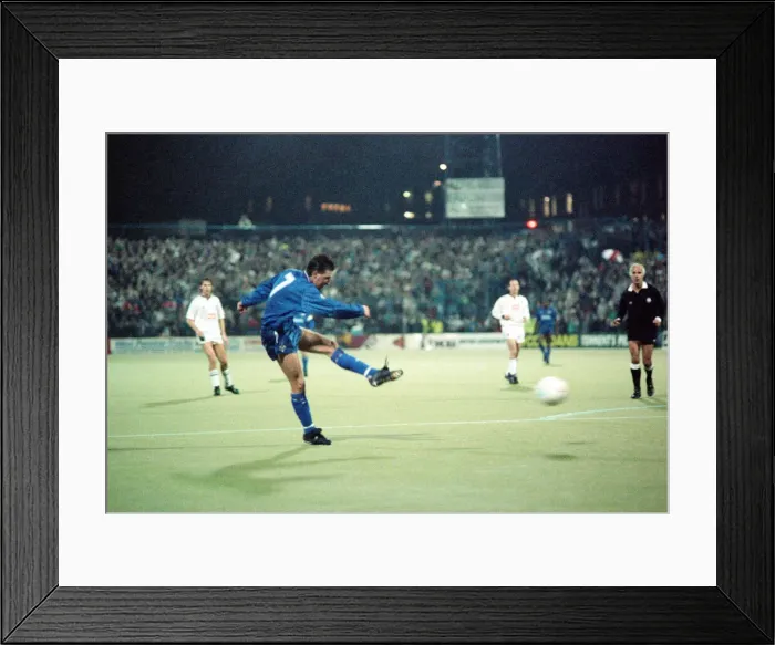 Framed Print : Littlewoods Cup. Oldham Athletic 6-0 West Ham 14th February 1990 Framed Print : Littlewoods Cup. Oldham Athletic 6-0 West Ham 14th February 1990