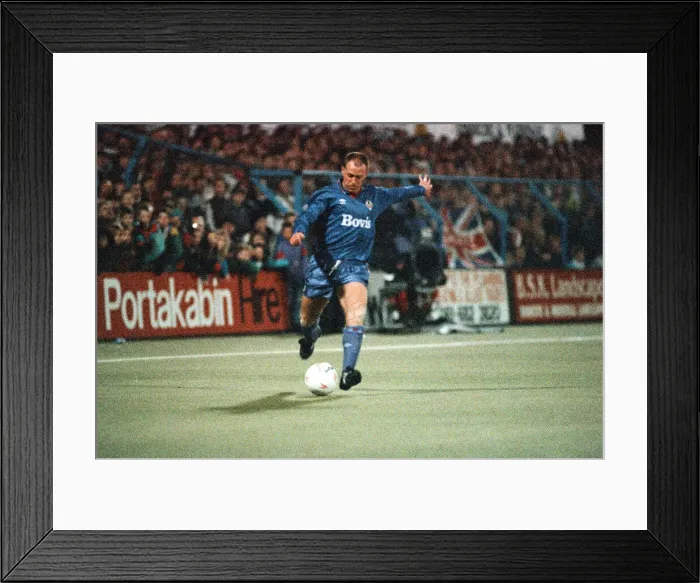 Framed Print : Littlewoods Cup. Oldham Athletic 3-1 Arsenal 22-11-1989