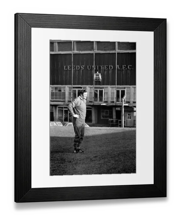Framed Print : Leeds United. Don Revie trains Juniors at Elland Road