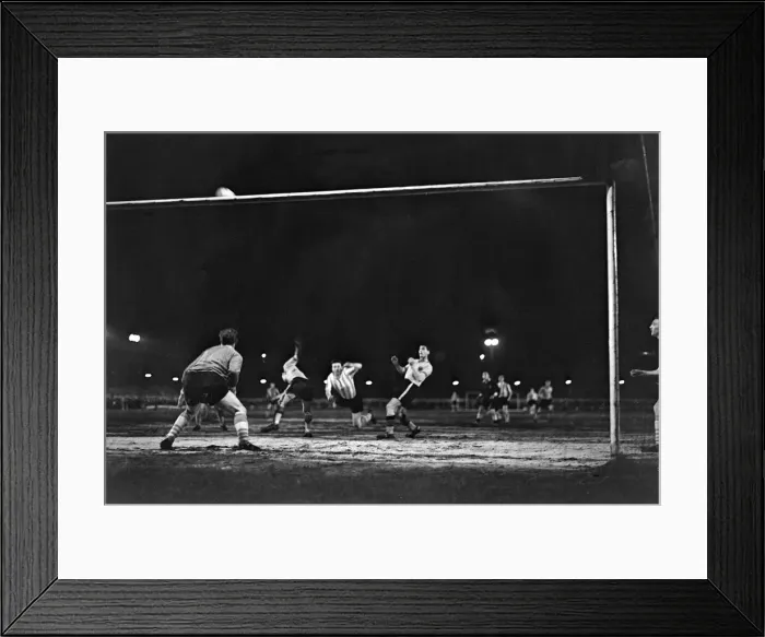 Framed Print : FA Cup Fourth Round Replay at Vicarage Road. Watford 1 v Southampton 0 Framed Print : FA Cup Fourth Round Replay at Vicarage Road. Watford 1 v Southampton 0