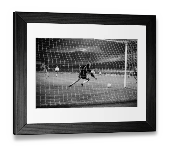Framed Print : European Cup Winners Cup. Chelsea 13 v. Jeunesse Hautcharage 0. 29-09-1971 Framed Print : European Cup Winners Cup. Chelsea 13 v. Jeunesse Hautcharage 0. 29-09-1971