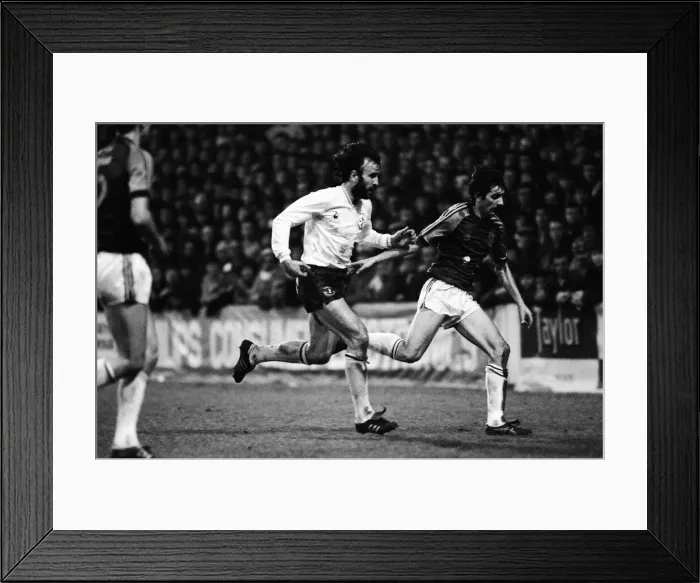 Framed Print : West Ham United v Tottenham Hotspur league match at Upton Park 1st January 1983 Framed Print : West Ham United v Tottenham Hotspur league match at Upton Park 1st January 1983