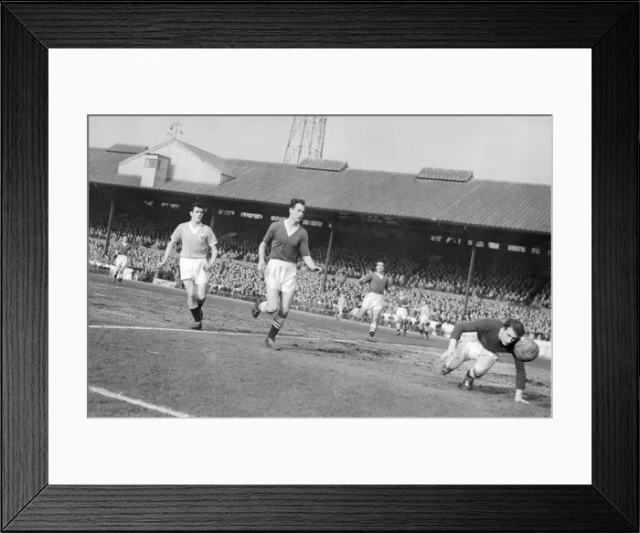Framed Print : Chelsea v Blackpool league match at Stamford Bridge 15th March 1958 Framed Print : Chelsea v Blackpool league match at Stamford Bridge 15th March 1958