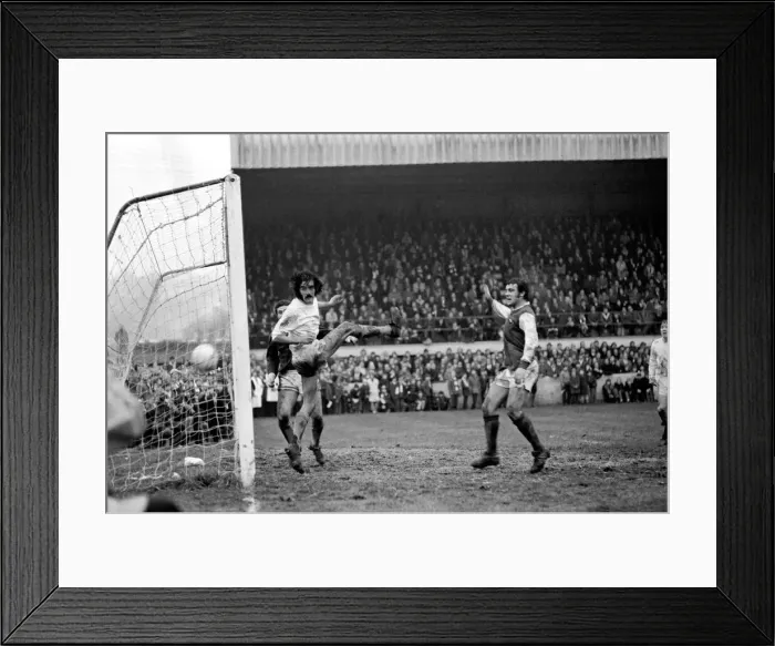 Framed Print : F. A. Cup: Yeovil v. Arsenal: 3rd Round. Ray Kennedy (right Framed Print : F. A. Cup: Yeovil v. Arsenal: 3rd Round. Ray Kennedy (right