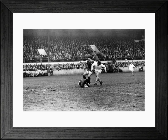 Framed Print : F. A. Cup: Yeovil v. Arsenal: 3rd Round. January 1971 71-00138-047 Framed Print : F. A. Cup: Yeovil v. Arsenal: 3rd Round. January 1971 71-00138-047