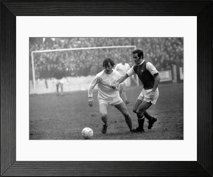 Framed Print : F. A. Cup: Yeovil v. Arsenal: 3rd Round. January 1971 71-00138-012 Framed Print : F. A. Cup: Yeovil v. Arsenal: 3rd Round. January 1971 71-00138-012