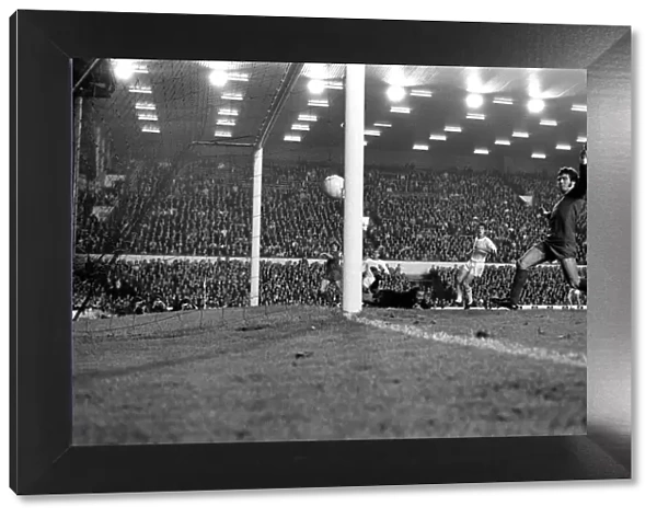 Liverpool (2) v. Servette (0). European Cup Winners Cup. September 1971 71-12067-024