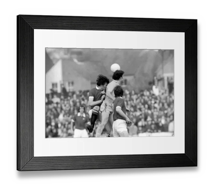 Framed Print : Football: Oxford United vs. Manchester United. February 1975 75-00765-006 Framed Print : Football: Oxford United vs. Manchester United. February 1975 75-00765-006