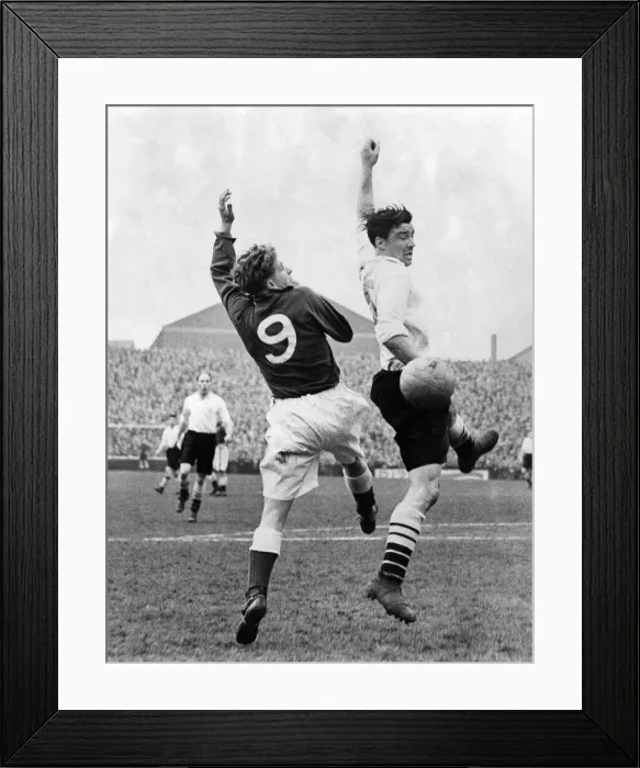 Framed Print : Dave Hickson (no 9, the Everton centre-forward) and Brice (Fulham Framed Print : Dave Hickson (no 9, the Everton centre-forward) and Brice (Fulham
