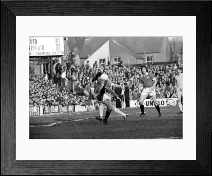 Framed Print : Football: Oxford United. vs. Manchester United. Macari of Manchester United over-head