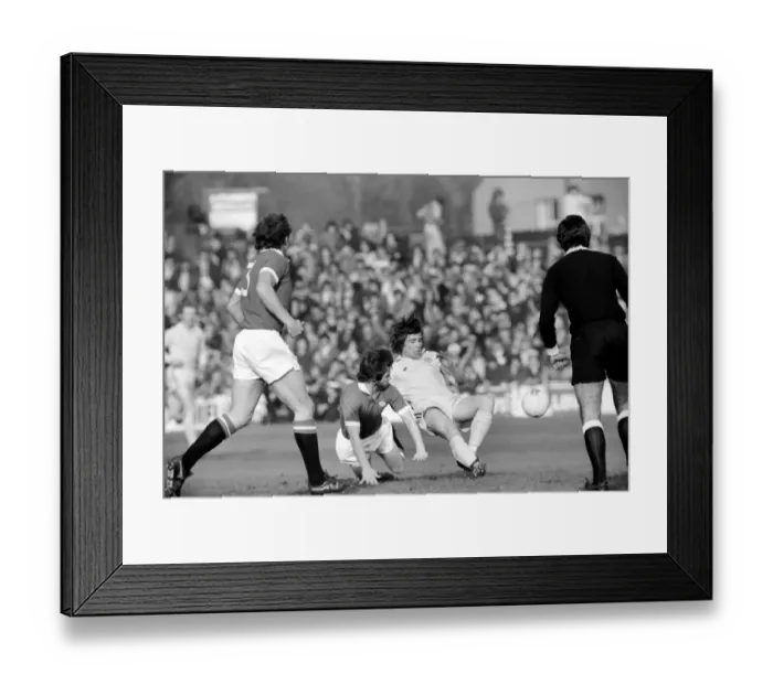 Framed Print : Football: Oxford United vs. Manchester United. Duncan of Oxford