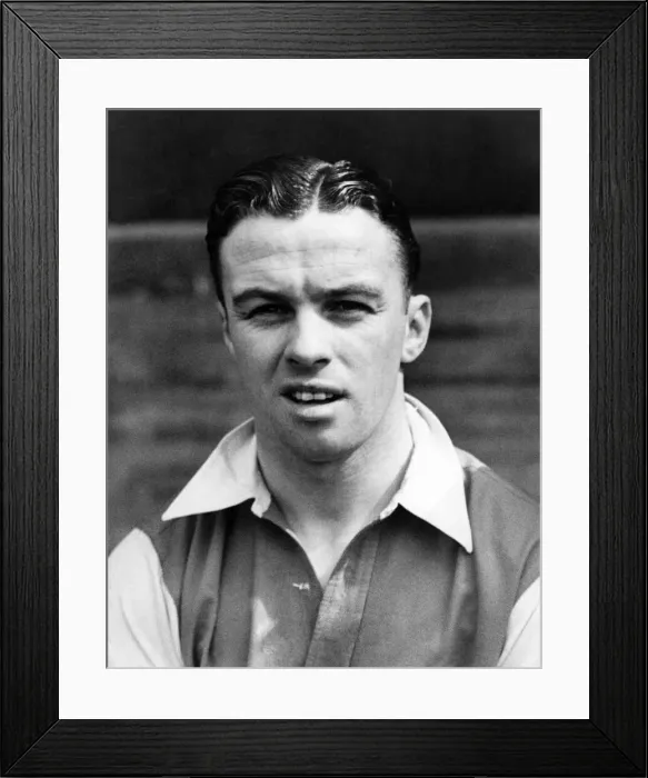 Framed Print : Arsenal F. C. Bobby Davidson. P007225 Framed Print : Arsenal F. C. Bobby Davidson. P007225